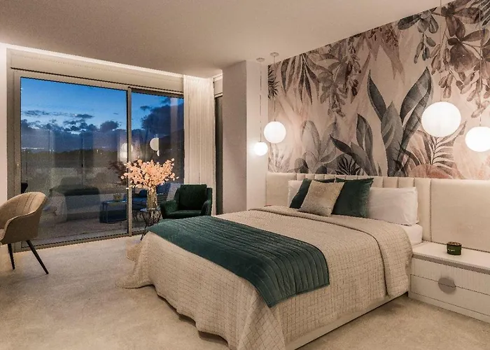 11 Sunset Villa